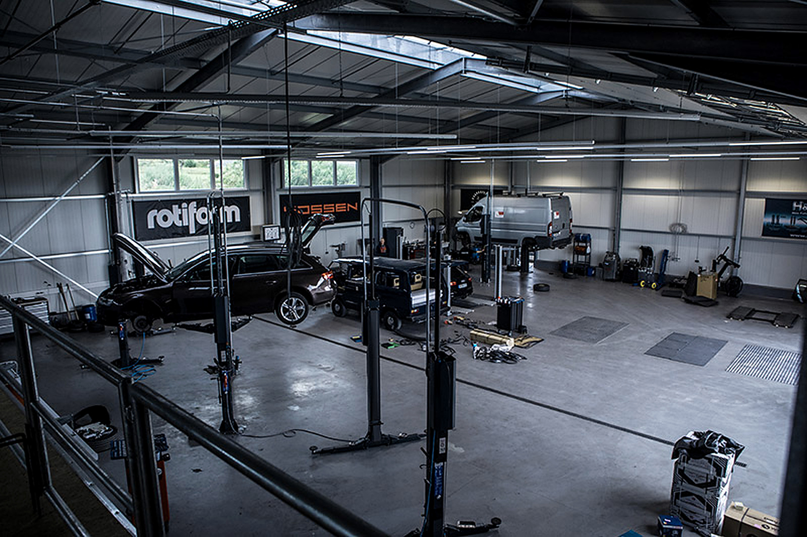 Natural private garage with one vehicle lift and tools